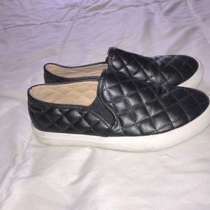 Selling hardly worn she&in shoes. Size 6.5